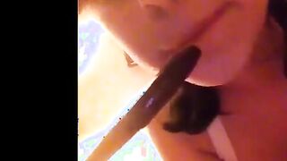 القبحه الممحونه سكس مصري جامد  موقع انا موزة  قعده بتتفرج علي افلام سكس و تلعب في كسها و طيزها فشخت كسها بالخيار