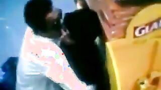 صاحب السوبر ماركت قفش اللبوه بتاعتوا و فشخها مص ولحس والكاميرات صورتهم  شرمها سكس  موقع انا موزة واتفضحوا