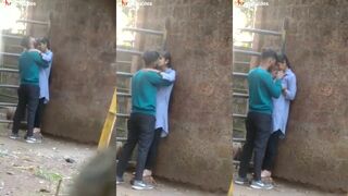 خد حببتوا  منتديات سكس  جوا بيت مهجور و استفراد بيها ونزل بوس في شفايفه و بزازها و عمال يحسس علي كسها