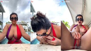 تسريب سما المصري  سكس مصري  و هي في البسيت وشغاله دعك و فرك في بزازها وكسها بتف وبتلحس حلمة بزها