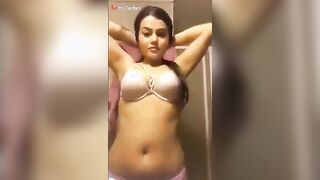 حلمات بزازها واقفه فشخ سكس مصري  بنقولك تعالي اهريني لحس ومص  متناكه كسها هايجه مليان لبن