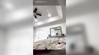 المتناكه مدخل  سكس مصري زبر صناعي جوا طيزه و بتبل التاني من بوقها عشان تحط في كسها الهايج