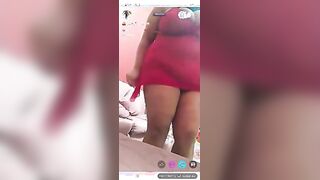 الديوث ممدوح طالع لايف بالمموس مراته  سكس مصري عمال يدعك في بزازها و هي بتفرك في كسها لبوه نيك