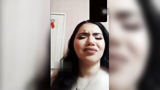 القحبه رشروش قبل الشهره كانت بتطلع لايفات تانجو سكس مصري  تعرض ابزازها وكسها بتلم دعم من عرق كسها