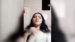 القحبه رشروش قبل الشهره كانت بتطلع لايفات تانجو سكس مصري  تعرض ابزازها وكسها بتلم دعم من عرق كسها