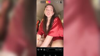 حلا اللبوه نجمة نيوبورن بروب احمر مفتوح و فشخ رجلها قدام الكاميرا سكس مصري  بتحط ايدها علي كسها و تحلف بشرفها