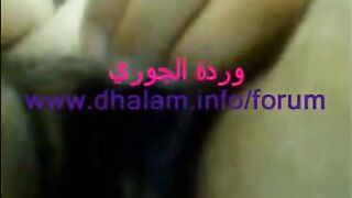 استاذة نيك ودلع عارفه ازاي تبسط نفسها و تمتع كسها  سكس مصري بتفشخلي رجلها جامد وتشدني عليها اووووي