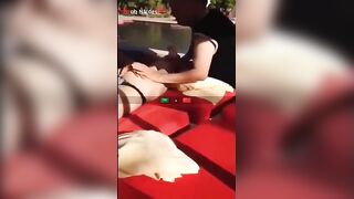 خليت مراتي تفشخ رجلها وهي نايمه قدام صاحبي اااح زبر وقف و هاج عليها كان  سكس مصري نفسوا يفشخها