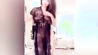 الهايجه بوسي الراقصه مع الزبون السعودي اللبوه  porn لابسه بدلة رقص جامده مبين كسها و طيزها حيحانه فشخ