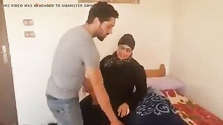 اخويا مسكني مكتف ايدي porno  وعايز ينكني بالعافيه يالهوووي عليه خلاء كسي يورم من زبر الكبير فشخني نيك
