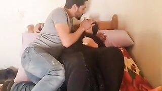 اخويا مسكني مكتف ايدي porno  وعايز ينكني بالعافيه يالهوووي عليه خلاء كسي يورم من زبر الكبير فشخني نيك