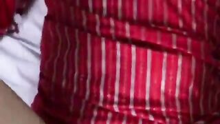 المموس البوابه طلعت تاخد الشهريه وانا كنت بتفرج  porno علي سكس وهايج قولتلها هزودك خمسين جنيه وانيكك وخدتها علي الاوضه