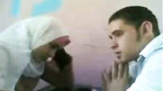 اللبوه جوزها كالمها وانا مسكها  xnxx وبفشخ في كسها كنت عايزه تقوم بس كتفتها وقدت انيك فيها لحد ماجبتهم