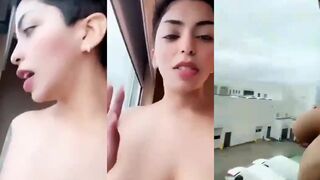 المموس  xxnx واقفه لصحبها في الشباك عريانه ملط عشان اول ما يشوفها يهيج عليها ويطلع يفشخ كسها العطشان نيك
