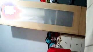 المموس ام كس مشعر بتصور نفسها وهي  xxx عريانه ملط  و نزله دعك في كسها وبزازها الهايجه كسها شرقان نيك