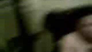 الهايجه جوزها دخل عليها وهي مع عشيقها خلاها تتناك منوا وصورها وهي عماله xxx  تعيط وتقولوا معلش