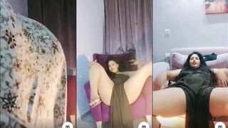 اللبوه لابسه سكس اجنبي  قميص نوم طويل اسود و فاتحه لايف وهي فشخ رجلها علي الكرسي الدعم نازل نااار لبوه مصريه