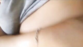 المتناكه هايجه فشخ فتحه رجلها  سكس اجنبي و نزله بعبصبه في كسها الممحون غرقت السرير لبن مموس مصريه هايجه فشخ