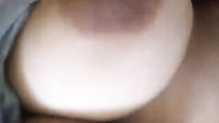 المتناكه هايجه فشخ فتحه رجلها  سكس اجنبي و نزله بعبصبه في كسها الممحون غرقت السرير لبن مموس مصريه هايجه فشخ