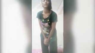 مموس سودانيه حيحانه فاتح لايف نااار وهي عريانه ملط وكسها مولع فشخ رجلها ونزله دعك وبعبصه في كسها الهايج سكس امهات