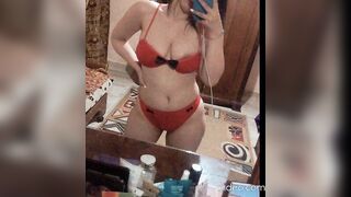 المموس ندي سكس امهات  العراقيه عامله لايف اسناب جامد وهي لابسه قميص احمر نااار وفشخ كسها وبزازها دعك وفرك