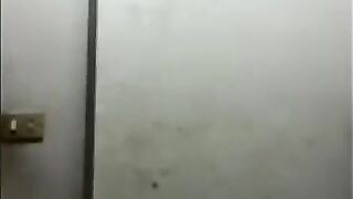 سكس بلدي علي ابوها اللبوه سكرانه اوي فشخ رجلها وعماله تدلع سكس عربي  الزبون الهايج ابو زبر كبير فشخها نيك