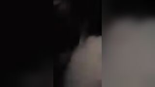 المموس الحيحانه سكس مترجم  فشخ رجلها و شغاله نيك في كسها بالخياره المموس كسها كبير فشخ ومليان لبن غرقت السرير