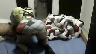 اللبوه رجعت من السهره سكس مترجم  سكرانه فشخ مسكت جوزها ركبت علي زبر و فشخت كسها الحيحان نيك من الاخر