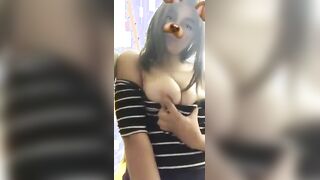 لبوه صغيره اندر ايدج بتصور بزازها وكسها وطيزها ل حبيبها الهايج  سكس مترجم عشان يضرب عليها عشره مموس حيحانه