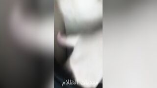 شرموطه مصريه هايجه بتصور نفسها ل صاحب جوزها وهي في سكس مترجم  الحمام ومسكه خياره كبيره فشخ كسها وطيزها نيك