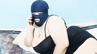 اللبوه جوزها دخل عليها لاقها بتتفرج علي سكس  سكس تويتر و بتلعب في كسها بيقولها كويس اني ملقتش معاك واحد بينيك