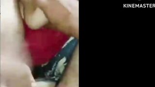 الديوث المصري طالع لايف بمراته المموس وهي مسك زبر وعماله  سكس مصري جامد تهزق فيه بتقولوا لو لاقيت زبر اكبر هطلق منك