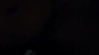 اختي  الهايجه خلاتني قاعد بتفرج علي سكس و زبري واقف لاقتها خلعت ملط و جت قعدت عليها كسها ضيق اوي سكس مصري جديد