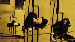 سمعت صوت غريب ببص من البلكونه لاقيت اللموس مفشوخه نيك في الشارع اححح  شرمها سكس انا كنت عايز انزل انيك معا