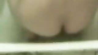 المتناكه ام كس مشعر بتقولي مش  نيج عراقي مهم النيك المهم اني معاك بس برضو كسها عطشان ل لبن زبري فشخت كسها الممحون