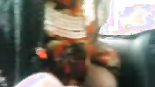 قحبه سعوديه هايجه مسك زبر السائق الخاص بتاعها  نيج عراقي و نزلت مص ولحس فيه المموس خلاتوا ناك كسها الشرقان في العربيه