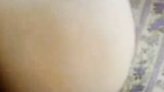 القحبه ام كس مشعر  فشخ رجلها وعيشقها نازل فيها نيك عنيف و عمال يضربها ويشتمها سكس مصري  وهو بينكها وفاشخ كسها