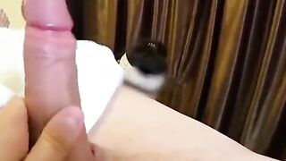 قفشت عاملة النظافه اليابانيه في الفندق  فيلم سكس اللبوه شافت زبري اتجننت و جت قعدت جنبي طلبت مني تمصوا و تلحسوا