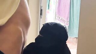 جارتي المتناكه طلعت تنشر الغسيل فتحت باب الاوضه وفرجتها زبري وهو واقف كسها اترعش دخلت xnxx xxnxx مصري  شلحت هدومها وقالتلي نكني اوي