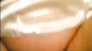 القحبه ضربت ورقه عرفي مع المعلم و بترقصلوا بقميص  سكس تويتر نوم ابيض وعمالها ترفعوا وتبين كسها بتقولوا عايزه اتناك