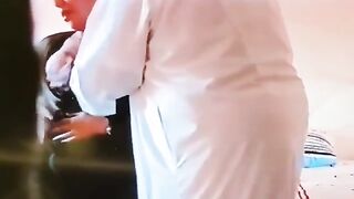 السعودي الحيحان بيقفش بزاز مرات  اخوها وهي سكس تويتر  هايجه طلعتلوا بزازها وبتمسك ايدوا تحطها علي كسها مموس سعوديه