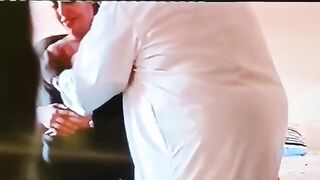 السعودي الحيحان بيقفش بزاز مرات  اخوها وهي سكس تويتر  هايجه طلعتلوا بزازها وبتمسك ايدوا تحطها علي كسها مموس سعوديه