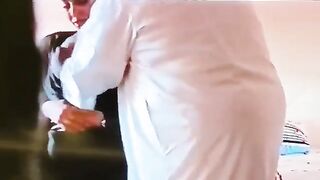 السعودي الحيحان بيقفش بزاز مرات  اخوها وهي سكس تويتر  هايجه طلعتلوا بزازها وبتمسك ايدوا تحطها علي كسها مموس سعوديه