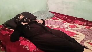 مموس حيحانه حبيبها بيمشلها ورده علي كسها وطيزها بينكها بدلع  نيج و رمانسيه  عارف ازاي يمتع كسها الممحون