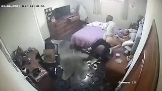 اللبوه استغلت غياب امها سكس مصري   ودخلت ل جوز امها الغرفه ينكها ويفشخ كسها اللبوه ركب علي زبر و فشخ كسها الممحون نيك