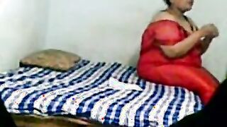 غفلت ابويا وهو جايب مموس البيت ينكها  موقع سكس حطتلوا الكاميرا اححح ده مكملش تلات دقايق جوا كسها و جابهم ضعيف اوي الحاج