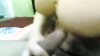 الحيحانه قعده بتمص في زبري بدلع  موقع سكس و بتلعب في الراس بلسانها اححح المموس كسها شرقان اول ما دخلتوا غرقتني لبن