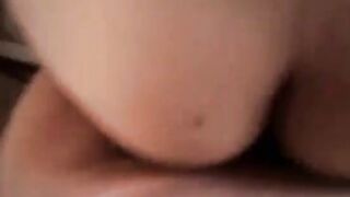بنت الشراميط اول مره انكها في طيزها موقع سكس  مسكتها فلقست طيزها و حطيت زيت دخلتوا كله وهي عماله تصوت فضحتني اللبوه