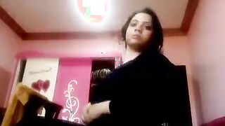 لبوه مصريه ممحونه بعت فيديو ل عشيقها وهي بتخلع هدومها  xnxx xxnxx مصري كلها و عمالها تدعك في بزازها الكبيره و تفرك في كسها الحيحان