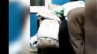 العرص غفل بنت خالتوا و صورها  xnxx xxnxx مصري و هو بينكها و بيفشخ خرم طيزها اللبوه مكنتش عايزه تخلع هدومها نزلها البنطلون بالعافيه